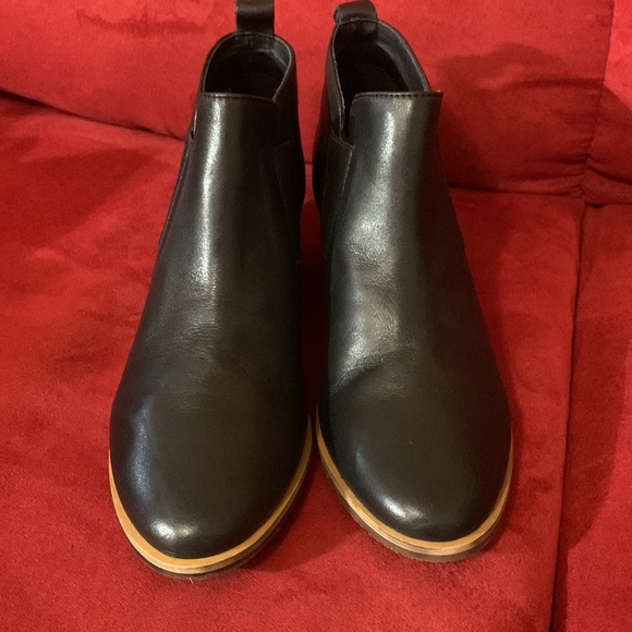 Charleston Shoe Co Middleton Black Leather Booties Sz 6 - Picture 3 of 10